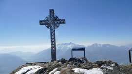 La croce di vetta del Sassariente