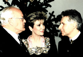 Bundespräsident Roman Herzog, Carolin Reiber und Enrico de Paruta beim Staatsempfang im Traitkasten des Marienmünstern zu Dießen anläßlich der ZDF-Aufzeichnung der Heiligen Nacht 1995