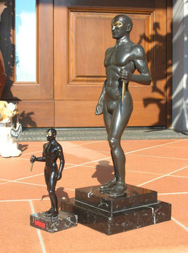 Le due statue in bronzo "tipo Riace"