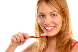Wichtig: Vor und nach dem Home-Bleaching die Zähne gründlich reinigen!