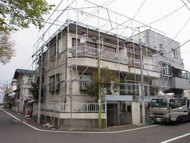 町で見かけた足場