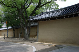 兵庫県西宮の西宮神社の築地塀 美しい塀として有名です