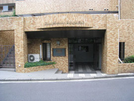 改修前のマンションの入口