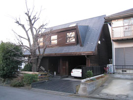 近所で見つけた、木造外壁の山小屋風の住宅