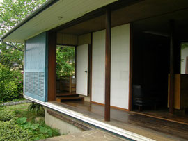 縁側付き住宅では、網戸もありませんでした