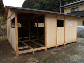 岩手県住田町で建てられた地元の気仙杉を使った、木のぬくもりが感じられる仮設住宅。トイレ・風呂付き2DK（29.8平方メートル）