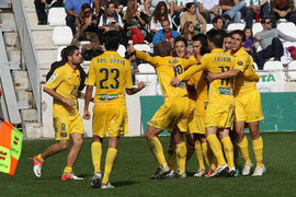 Fran Mérida, Rivas y sus compañeros celebran el 0-1.