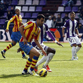 Balenziaga, al fondo de la imagen, en el partido de ayer frente al Valencia.