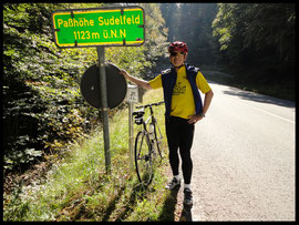 Sepp am höchsten Punkt dieser Rundtour: An der Sudelfeld-Passhöhe.