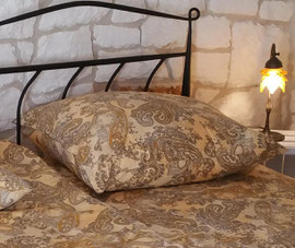 Qualitätsstandards, wie z.B.  hier guten Matratzen und angenehmes Bettzeug in jedem privaten Ferienhaus, teilweise mit privatem Pool, in Apulien, Ostuni, das wir vermieten, werden ständig überwacht.