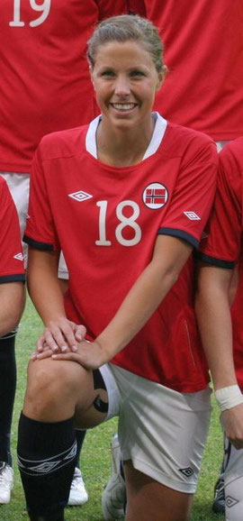Since Januar 2011 Guro Knutsen Mienna plays both in the club Røa IL Oslo in the national on the left back position. She has at the Test match against Germany showed a strong performance.