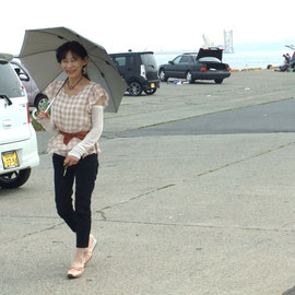 八戸港は釣り客&車がいっぱい
