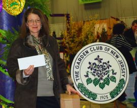 Diane Muenzen accepts grant from the GCNJ