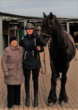 vorne links Ur-Oma Rosa (88 J.), dann Marina und ich