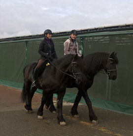 Lewis mit Sandra vorne, dahinter Oscar mit Marina