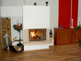 die Großformat-Kacheln und die große Sichtscheibe bilden eine harmonische Einheit