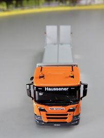 Scania P 500B 8x2 mit Beko-Truck-Aufbau (Baumaschinentaxi) / HAUSSENER Kran & Transport GmbH