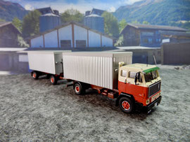 Volvo F89 Kipp-Anhängerzug, Losetransport (Sägemehl, Hobelspäne) / Interspan Tschopp