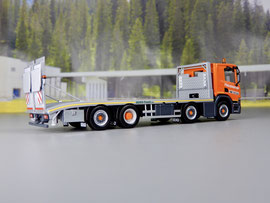 Scania P 500B 8x2 mit Beko-Truck-Aufbau (Baumaschinentaxi) / HAUSSENER Kran & Transport GmbH