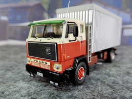 Volvo F89 Kipp-Anhängerzug, Losetransport (Sägemehl, Hobelspäne) / Interspan Tschopp