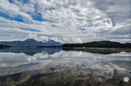 Bild: water refelctions on Admiralty Island, Alaska, "island refelections"; www.2u-pictureworld.de