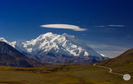 Bild: cloud over the Denali; Denali NP; "the Denali`s Freesbee heller"; www.2u-pictureworld.de