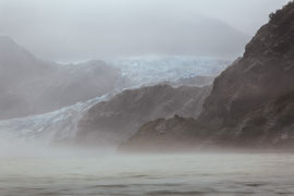 Bild: Mendenhall glacier, Juneau, Alaska, "rainy, foggy glacier"; www.2u-pictureworld.de