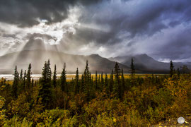 Bild: dramatic sky over Dalton Higway, Alaska, "changing weather";  www.2u-pictureworld.de