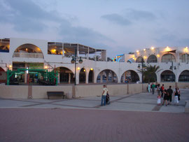 Place des kshatot le soir