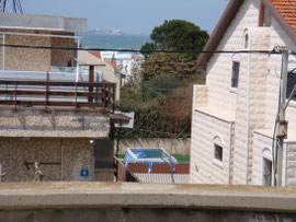 Terrasse avec vue mer à droite