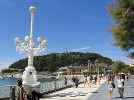 San Sebastián - Promenade mit Rathaus