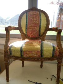 Fauteuil Louis XVI un peu usé...