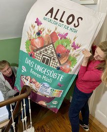 Allos-Müsli: xl Verpackung zusammengenäht aus bedruckten Stoffteilen 