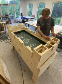 Viva con Aqua + Postcodelotterie, Entwicklung eines Kickers Thema Favela