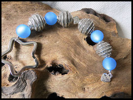 Bild 25: Fellperlen in silbernen Perlenkäfige und Polarisperlen gefertigt. Preis: 28 Euro