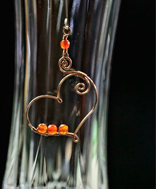 Karneol,  facettiert, 4mm, auf 14K Rose Goldfilled Draht, 5,4cm lang      €60     Art.Nr.: 25060005