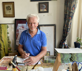 Signeren van het boekje  "Een schetsje als reden", https://www.philipelchers.nl/wordpress/product/abel-groenewold-een-schetsje-als-reden/