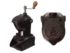 Kaffeemühle DMR, prod.  VEB Dieselmotorenwerk Rostock, DDR-Nachbau der Dienes-Kaffeemühle, (Produktion 1950-1959) - Breite 8 cm, Höhe 23 cm Tiefe 14cm
