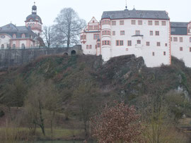 Schloss (von der Lahn aus gesehen)