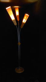 dreiarmige Stehlampe (h=ca 1,95m)