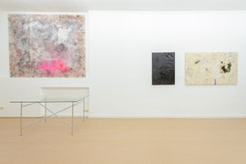 AUSSTELLUNGSANSICHT FEELINGS ARE FACTS JANUS HOCHGESAND 7TÜREN GALERIE HAMBURG