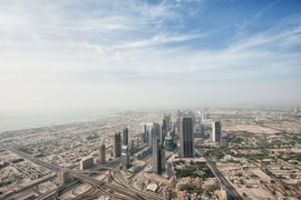 Dubai - Blick vom Burj Khalifa auf die Sheik Zayed Road