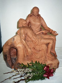 Pieta aus Birnbaumholz von  Leopold Wallner