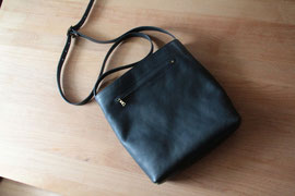 京都のバッグメーカー　革や帆布製のかばん・小物　レザーバッグ　ショルダーバッグ（ネイビー・特注品）