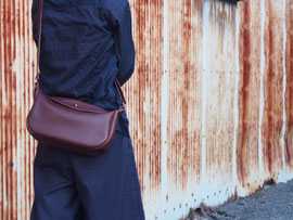 京都のバッグメーカー　革や帆布製のかばん・小物　レザーバッグ　ショルダーバッグ（カカオ）