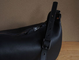 京都のバッグメーカー　革や帆布製のかばん・小物　レザーバッグ　ショルダーバッグ（ネロ）