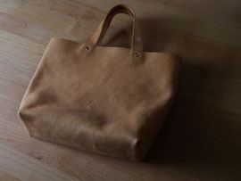 京都のバッグメーカー　革や帆布製のかばん・小物　レザーバッグ　レザートート（ナチュラル）