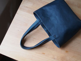 京都のバッグメーカー　革や帆布製のかばん・小物　レザーバッグ　レザートート（ネイビー・特注品）