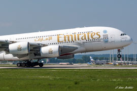 Airbus A380-800 - Emirates