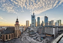 Reisefotografie, Frankfurter Skyline mit Bilick auf Hauptwache
